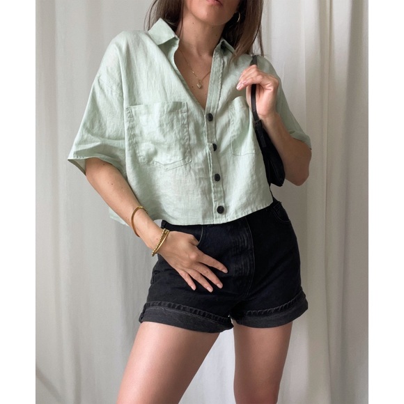 Kanzler Tops - TOP cropped button up top — In Sage